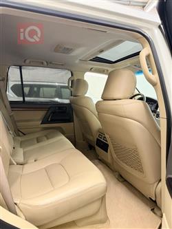 تۆیۆتا لاند کروزەر